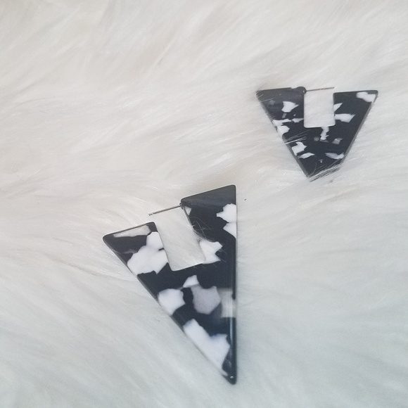 🔥Trendy Acrylic Hoop earrings🔥 - Picture 2 of 2